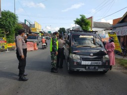 Serda Budiono Laksanakan Check Point di Pertigaan PG Krembung