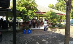 Danramil 07 Hadiri Apel Kesiapan Kegiatan Penyemprotan Disinfektan Serentak di Kec. Krembung
