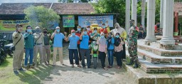 Pemerintah Desa Tempel laksanakan penyemprotan disinfektan serentak bersama Babinsa dan Babinkamtibmas