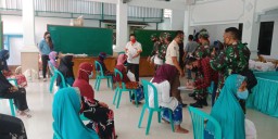 Perusahaan djarum Super bersama kodim 0816 melaksanakan giat baksos bagi-bagi Sembako