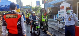 PSBB tahap II bukan menjadi halangan bagi para Babinsa Koramil 0816/09 untuk tetap berjaga jaga di Post Chek Point Baypass Krian