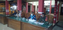 Babinsa Koramil 0816/08 Jabon Bersama Tiga Pilar Sosialisasi PSBB Tahap ll