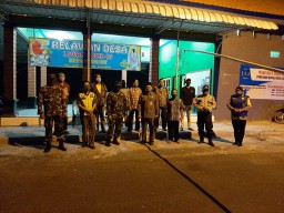 Koramil 0816/07 Forkopimka Kec. Krembung Pantau Check Point Ke Desa-Desa di Wilayah Kec. Krembung