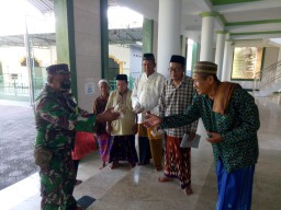 Koramil 0816/04 porong serta element masyarakat bahu membahu mengatasi dampak covid-19