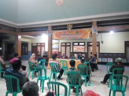 Intensifkan Pembagian BLT Tepat Sasaran, Babinsa Koramil 0816/11 Tarik Hadiri Musdes