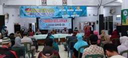 Sinergitas Babinsa 0816/01 Kelurahan Pucang Anom Sidoarjo bagikan sembako