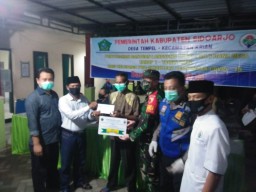 Babinsa dan Babinkamtibmas dampingi lamsung penyaluran BLT DD tunai tahap pertama di desa Binaanya Desa Tempel