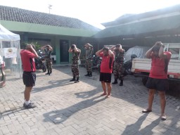 DEMI MENJAGA KEBUGARAN PERSONEL DITENGAH PANDEMI COVID 19 KORAMIL 0816/14 TAMAN RUTIN BEROLAH RAGA