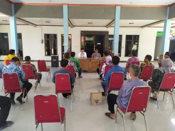 Forkompimka Krembung Melaksanakan Penyuluhan Kepada Relawan di 4 Desa tangguh
