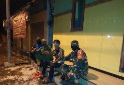 Babinsa Ds Kupang Manfaatkan Momen Idul Fitri 1441 H Untuk Tetap Ingatkan Protokoler Pencegahan Covid19 Ke Warga