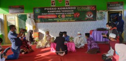 KAMPUNG TANGGUH DSN SEMAMPIR RW 06 ADAKAN NIKAH DI POSKO COVID-19