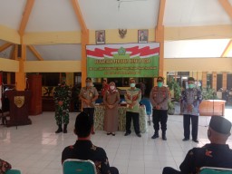 Danramil 0816/08 Jabon Menghadiri Pelantikan Kades Besuki Kecamatan Jabon.