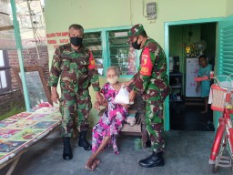 Koramil 0816/12 Prambon bergerak membanttu kesulitan warga binaan dimasa pandemi virus covid-19