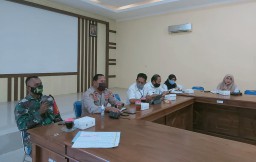 Babinsa Koramil 0816/06 Tanggulangin Hadiri Rapat Koordinasi dan Evaluasi PSBB Tahap-III Kec. Tanggulangin Kab.Sidoarjo