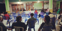 Babinsa Koramil 0816 /11 Tarik Menghadiri Musyawarah Desa Pembagian Sembako Dan BLT Di Desa Janti