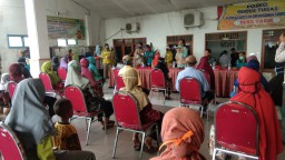 Pembagian Bantuan Langsung Tunai BLT Desa Tarik Di Hadiri Langsung PLT Bupati Sidoarjo