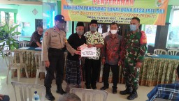 Babinsa Koramil 0816/05 Tulangan Dampingi Pembagian BLT Dana Desa