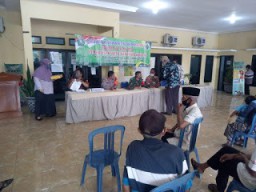 Danramil 0816/10 Balongbendo Dampingi Pelaksanaan Penyerahan BLT