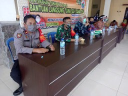 Danramil 0816/10 Balongbendo Pantau Penyerahan BLT di Desa Seketi
