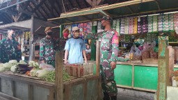 Peduli Terhadap Masyarakat, Anggota Koramil 0816/11 Tarik Laksanakan Sosialisasi Protokol Kesehatan