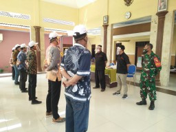 Babinsa 0816/01 Suko Serma Muhlis hadiri apel kesiapan PPDP di wilayah binaannya.