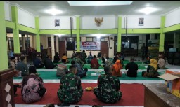 Danramil0816/07 Krembung melaksanakan Cangkrukan Bela Negara bersama Forkopimka di Pendopo Kec. Krembung