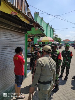 Danramil Taman pantau penerapan protokol kesehatan Covid-19 di Taman