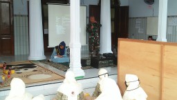 Danramil 0816/05 Tulangan Berikan Wasbang Kepada Santri Ponpes Darul Ulum Tlasih