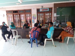 Hadapi New Nornal, Babinsa Koramil 0816/11 Tarik Aktif Komsos Wilayah Binaan