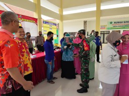 Koramil 0816/13 Wonoayu Bersama Polsek Gelar Operasi Protokol Kesehatan Guna Mencegqh Penyebaran Covid-19