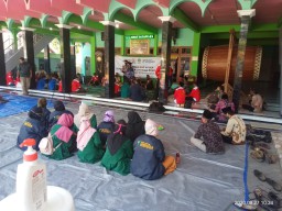 Anggota Ramil0816/Sda Srt I Nengah Medal Hadiri Kegiatan PT. Avian Peduli