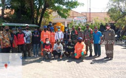 Anggota Koramil 06/ Tanggulangin Bersama Forkopimka Melaksanakan Penyemprotan Cairan Disinfektan Cecara Serentak
