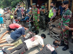 Target Tak Bermasker, Tim Satgas Gabungan Kecamatan Tarik Laksanakan Razia