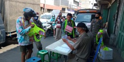 Waspada penyebaran covid 19 Razia masker terus digalakkan di wilayah Kecamatan Krian perketat protokol kesehatan