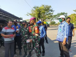 Operasi Tertib Masker digelar oleh Tiga pilar dari Koramil,Polsek dan pemdes dukuh tengah serta BKO dari marinir kec Buduran
