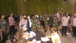 DANRAMIL 0816/16 WARU PIMPIM OPERASI YUSTISI PENEGAKAN PENDISIPLINAN PROTOKOL KESEHATAN KEC WARU KAB SIDOARJO.
