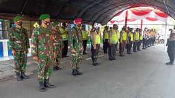UPAYA TEKAN PENYEBARAN COVID-19, KORAMIL 0816/16 WARU BERSAMA POLSEK WARU GELAR OPERASI YUSTISI