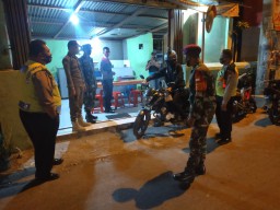 Koramil0816/03 Buduran melaksanakan operasi protokol kesehatan di Wadungasih