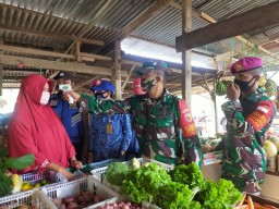 Operasi Tertib Masker Terus digelar oleh Tiga pilar desa dukuh tengah serta BKO dari marinir kec Buduran