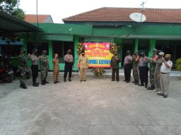 Anggota Ramil 0816/07 Krembung bersama Forkopimka Peringati HUT RI ke 75 TA 2020