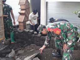 Babinsa Koramil 0816/04 Porong turut berpartisipasi Dalam Kegiatan Karya Bhakti