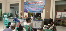 Babinsa Desa Kendalsewu Serka Saiful Anam Hadiri Rapat Pleno Penetapan Daftar Pemilih Tetap
