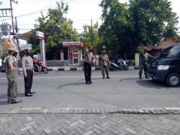 Koramil 0816/13 Wonoayu Lakukan Operasi Yustisi Razia Masker Bersama Tiga Pilar