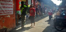 Cegah Penyebaran Covid-19, Babinsa Koramil 0816/12 Prambon gelar Pendisplinan prokes