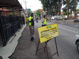 Tiga Pilar Kecamatan Krian laksanakan Operasi Yustisi dalam rangka meningkatan disiplin dan Penegakan Hukum Prokes.