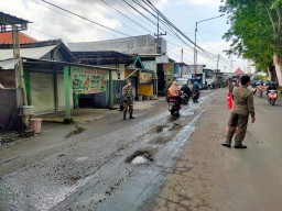 TIGA PILAR KECAMATAN TULANGAN GELAR OPERASI YUSTISI TERTIB MASKER