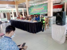 Babinsa desa Waung, Wangkal Hadiri Sosialisasi PPKM Mikro Dan Stracing di Desa binaannya