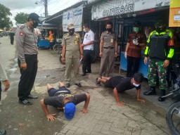 Sanksi Tegas Pelanggar Prokes, Tim Gabungan Kec. Tarik Berikan Tindakan