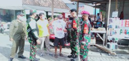 Danramil 0816/03 Buduran bersama Anggotanya Melaksanakan pesan teretorial terkait protkes