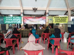 Babinsa desa Cangkring, Kandangan ikut Hadiri Sosialisasi PPKM Mikro Dan Stracing di Desa binaannya masing2.